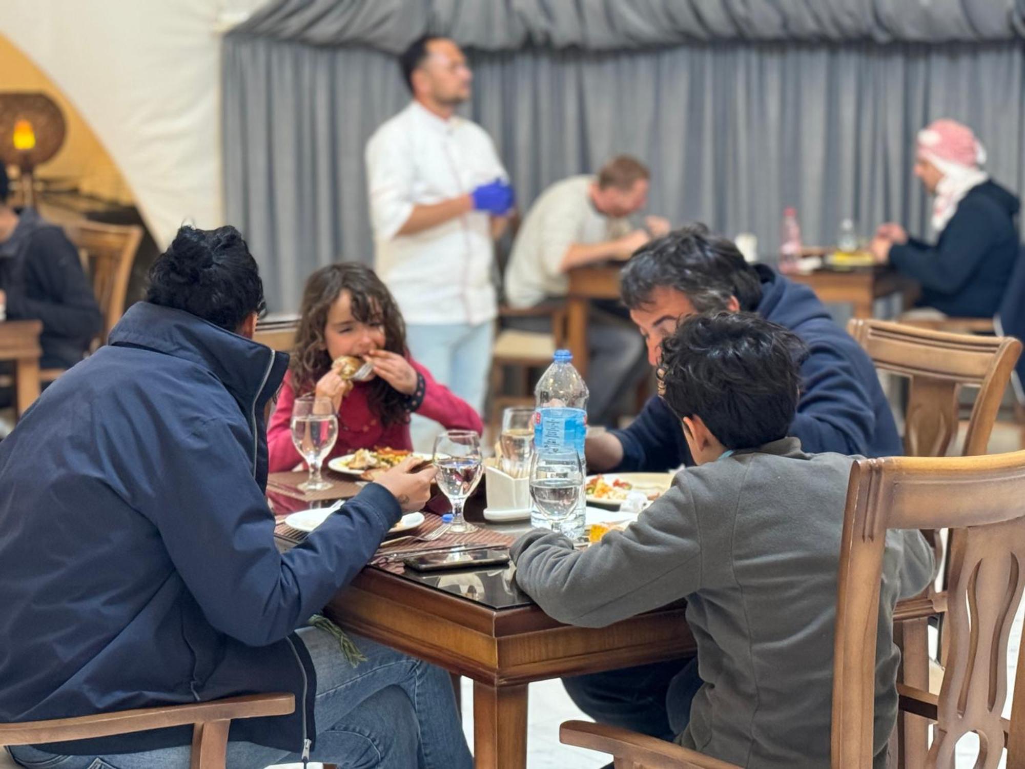 Wadi Rum Anwar Luxury Camp ภายนอก รูปภาพ