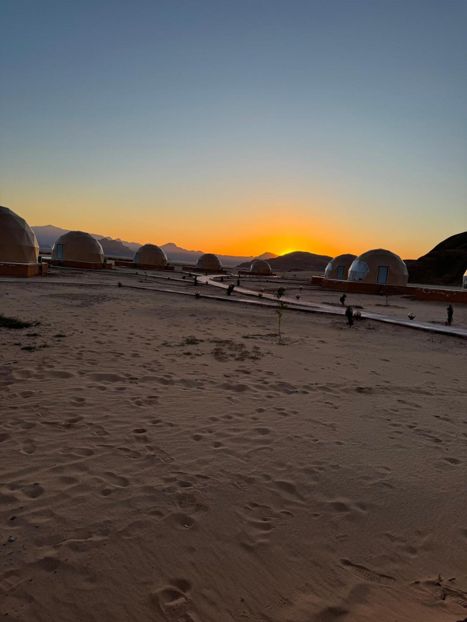 Wadi Rum Anwar Luxury Camp ภายนอก รูปภาพ