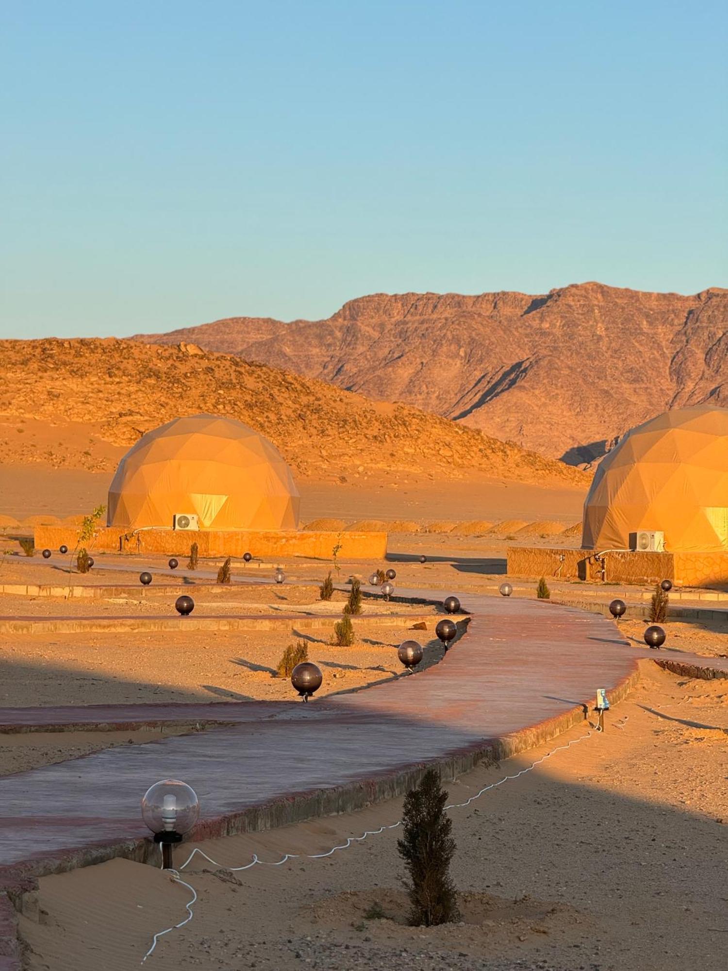 Wadi Rum Anwar Luxury Camp ภายนอก รูปภาพ
