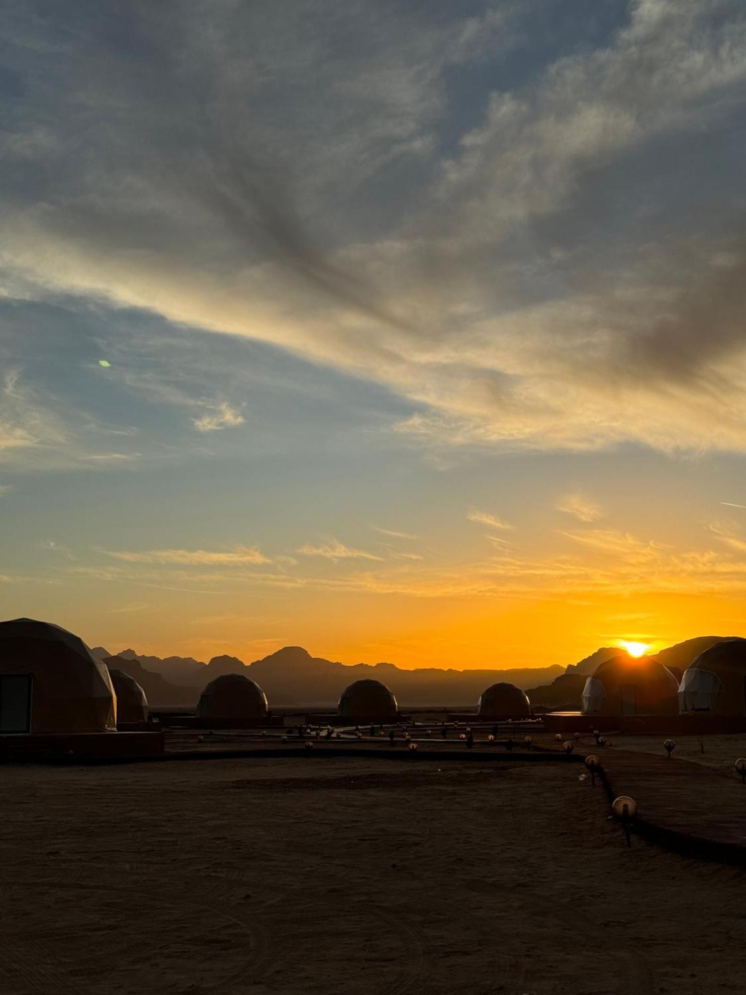 Wadi Rum Anwar Luxury Camp ภายนอก รูปภาพ