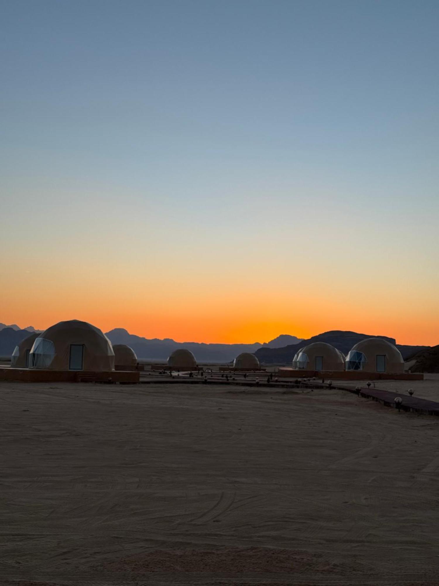 Wadi Rum Anwar Luxury Camp ภายนอก รูปภาพ