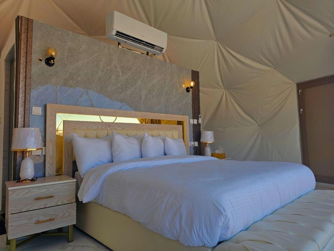 Wadi Rum Anwar Luxury Camp ภายนอก รูปภาพ